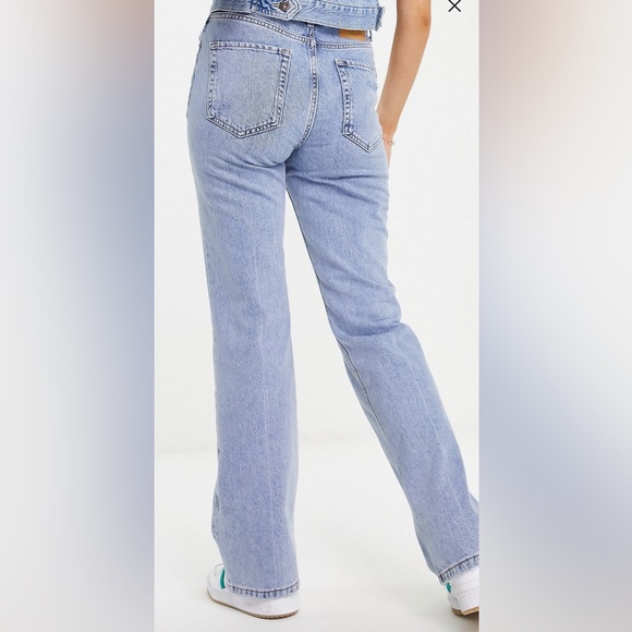 Stradivarius vintage flare jeans in light blue - Picture 2 of 2
